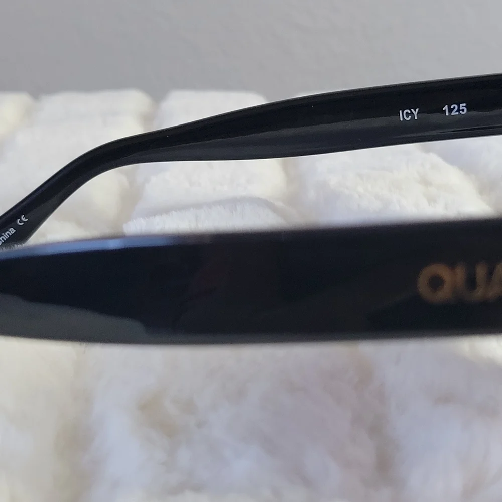 QUAY // ltd ed icy black oversize thick square frame smoke fade lens sunglasses